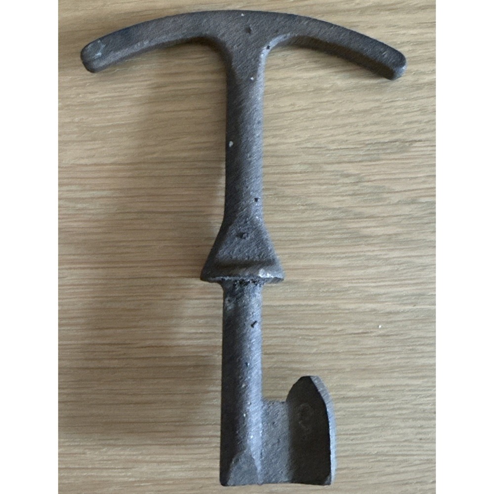 VINTAGE BRASS WATER METER BOX LID KEY